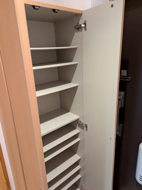 現在リフォーム中の為、同型のお部屋写真です。(玄関)